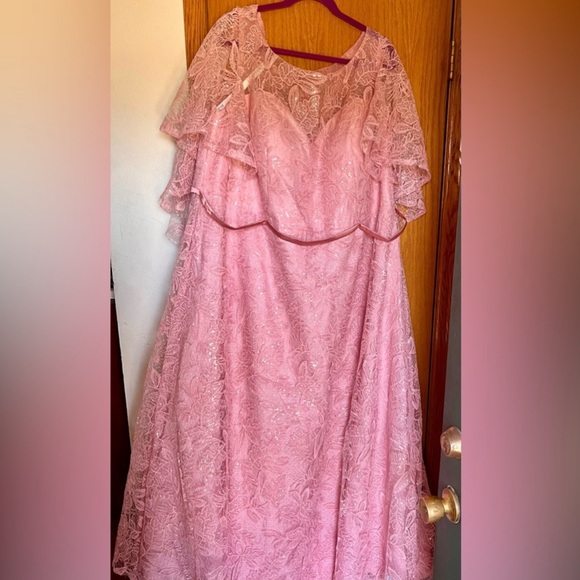 JJ House pink sequins WOMENS 26/28 With lace and sequins all over built …🫶 - Picture 2 of 10